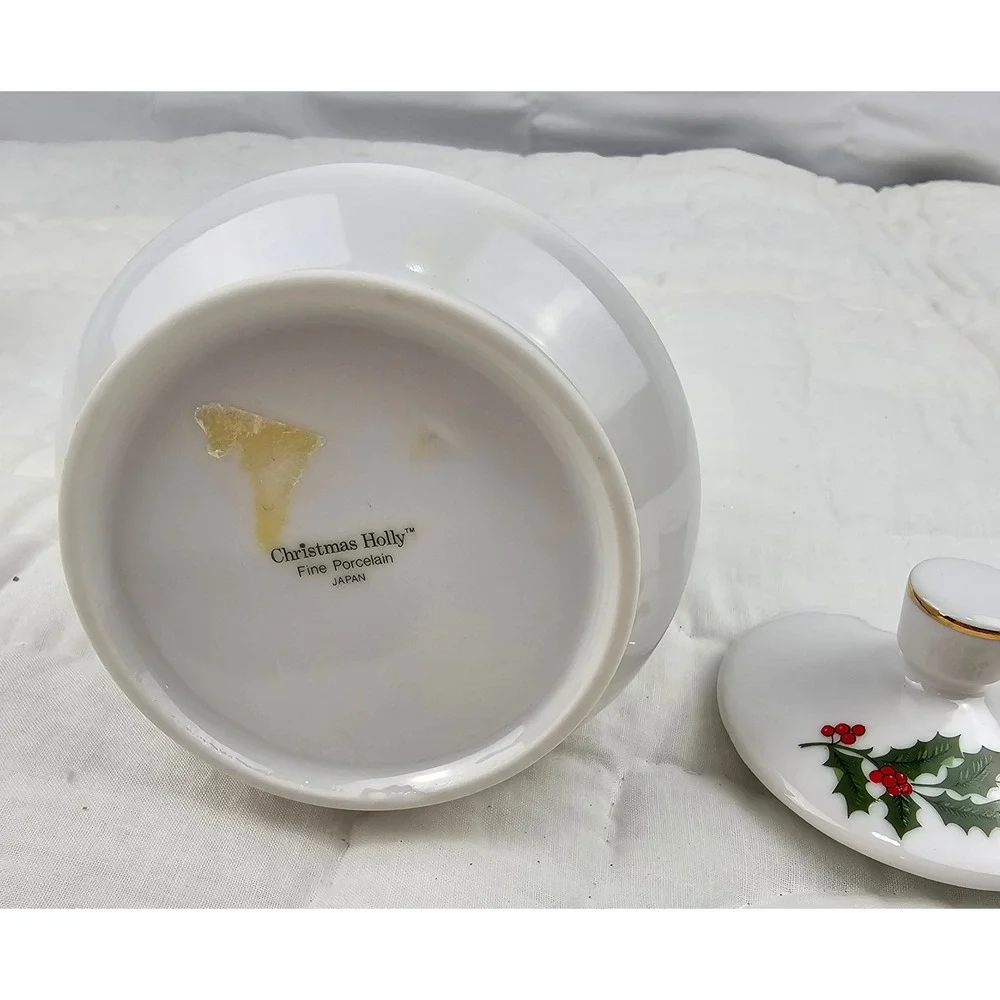 Christmas Holly Fine‎ Porcelain Sugar Bowl Japan Gold Trim Holiday Decor